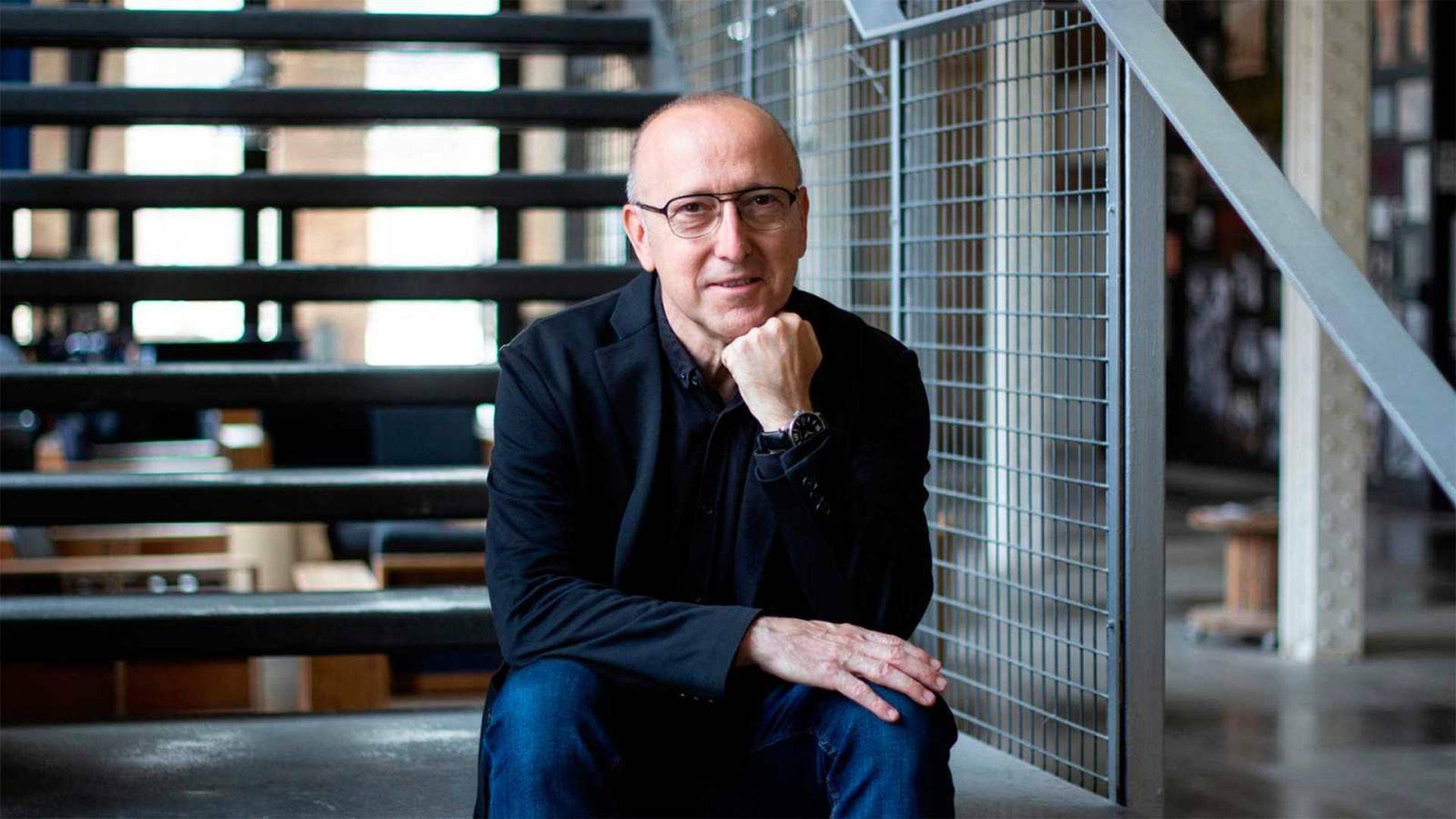 Página 2 (T19): Arturo Pérez-Reverte