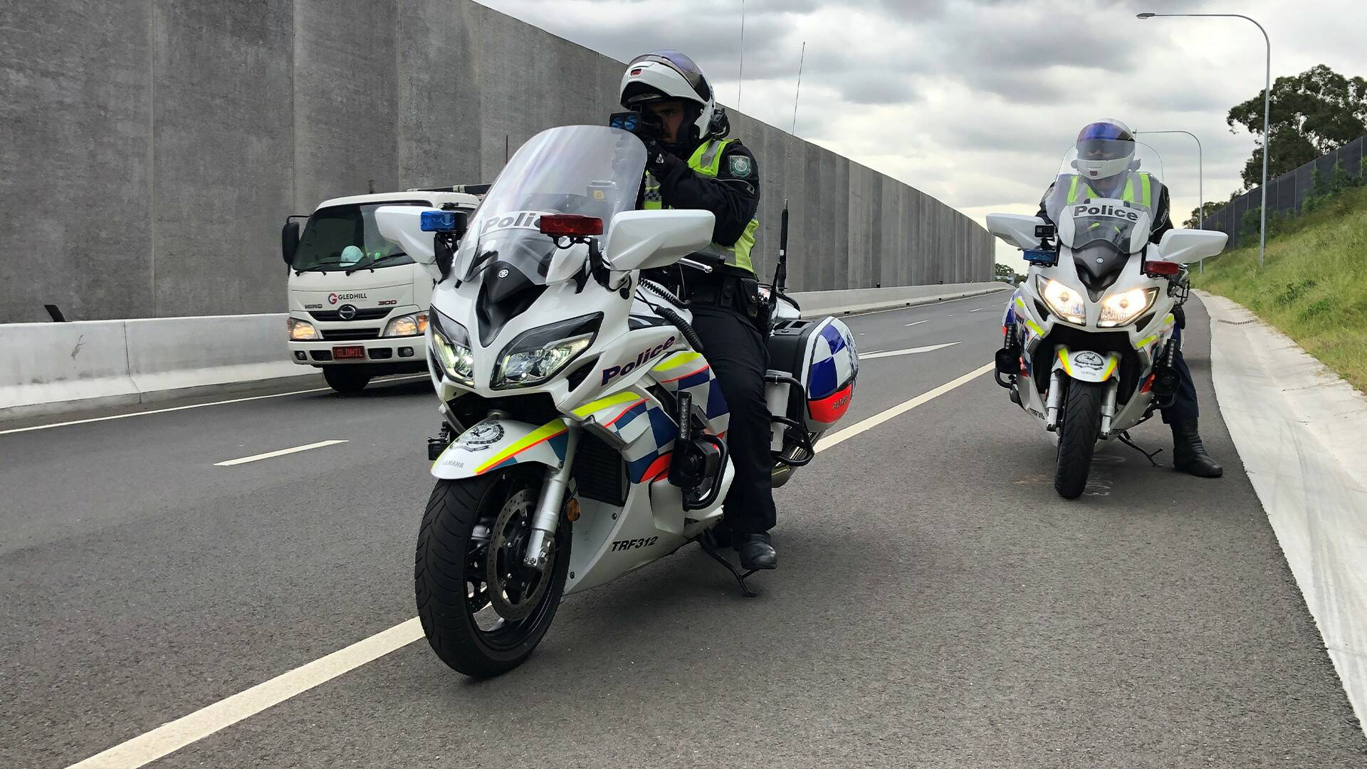 Policías en moto (T1): Exceso de velocidad