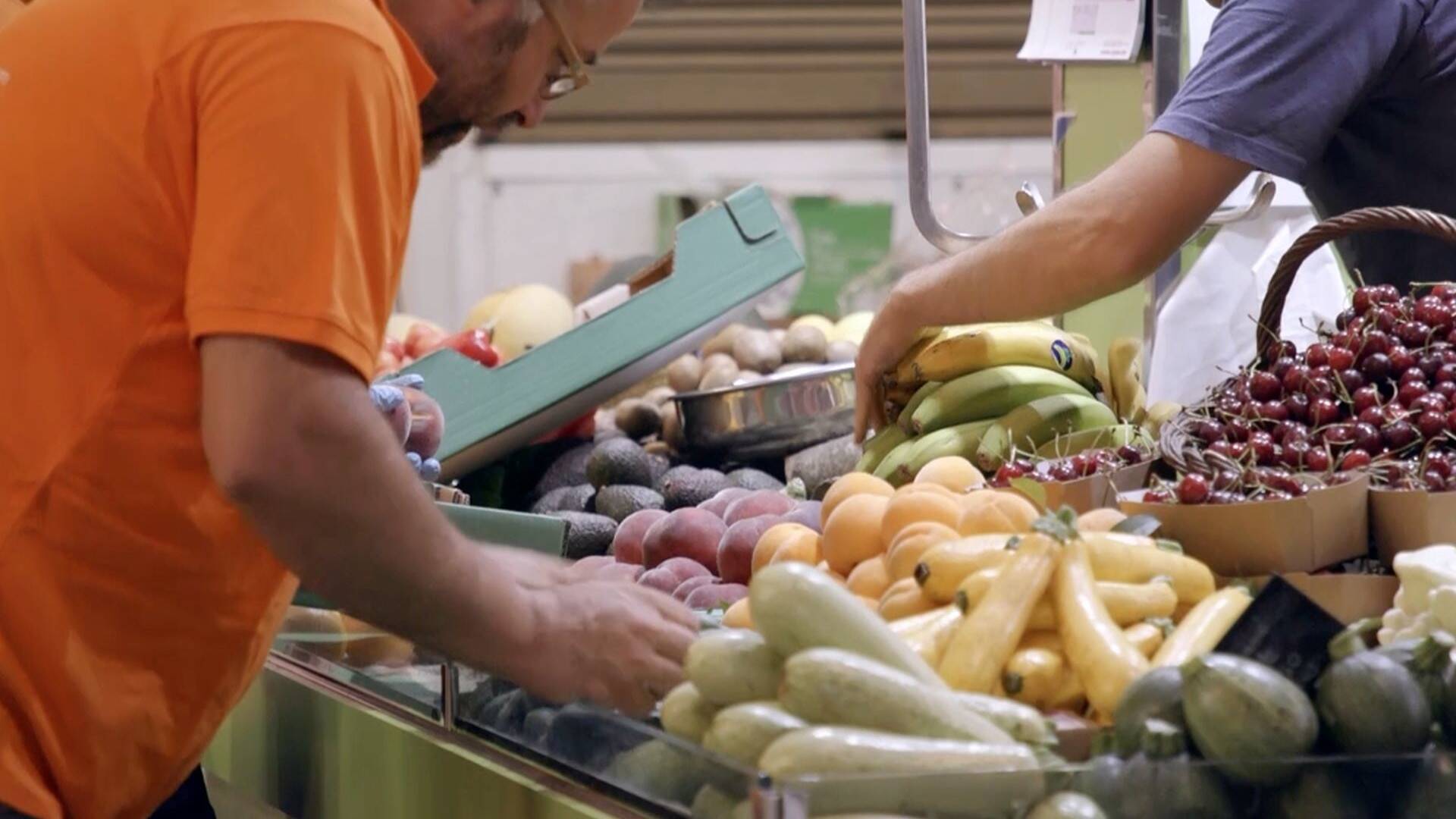 Gent de mercats: Mercat del Centre de Vilanova i la Geltrú, i de Sants i de la Mercè de Barcelona