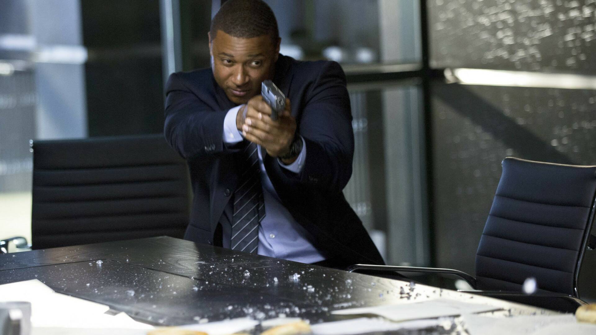 Arrow (T2): Ep.11 Ángulo ciego