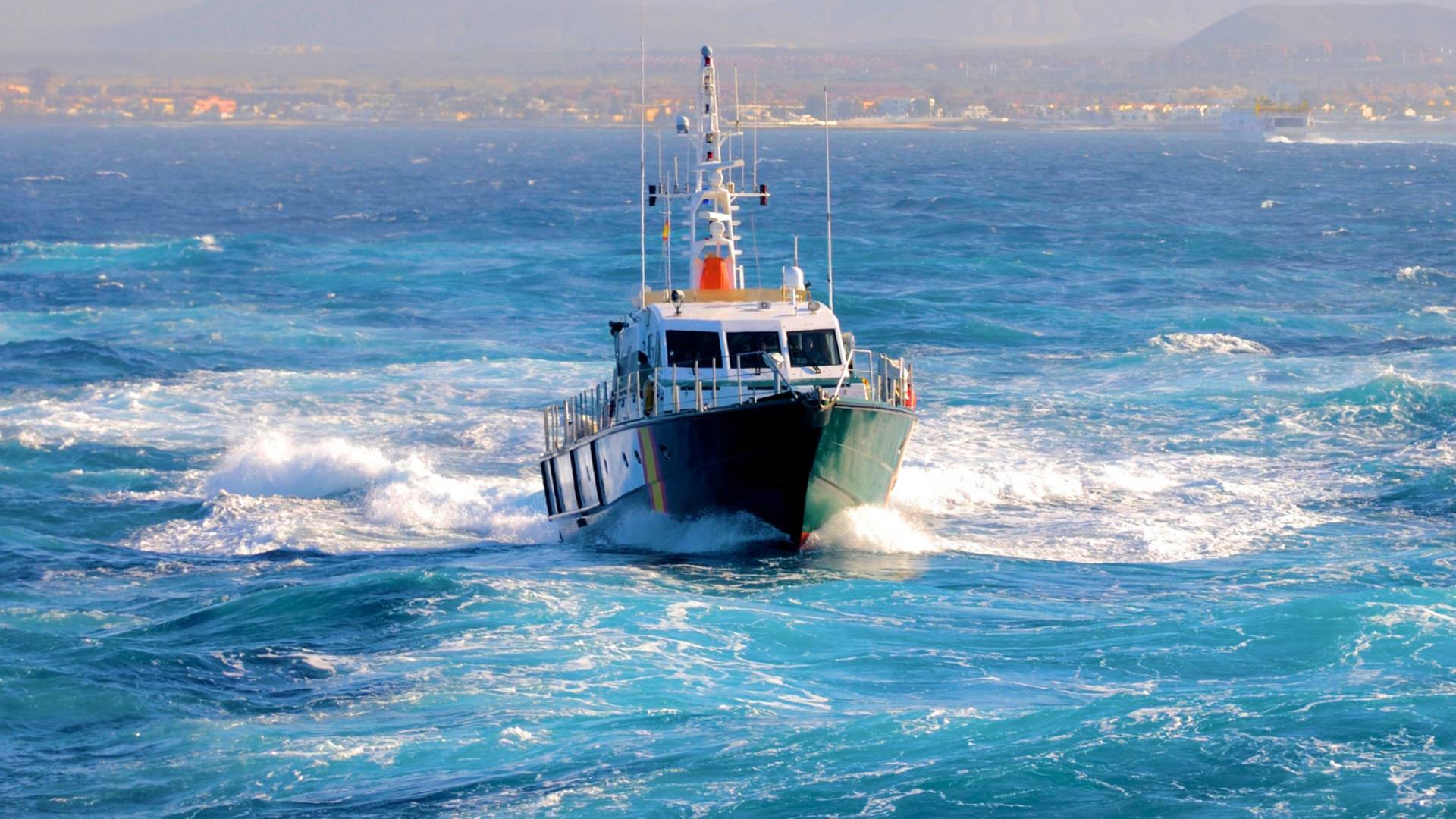 Alerta en el mar: Mafias Cruzando la Frontera