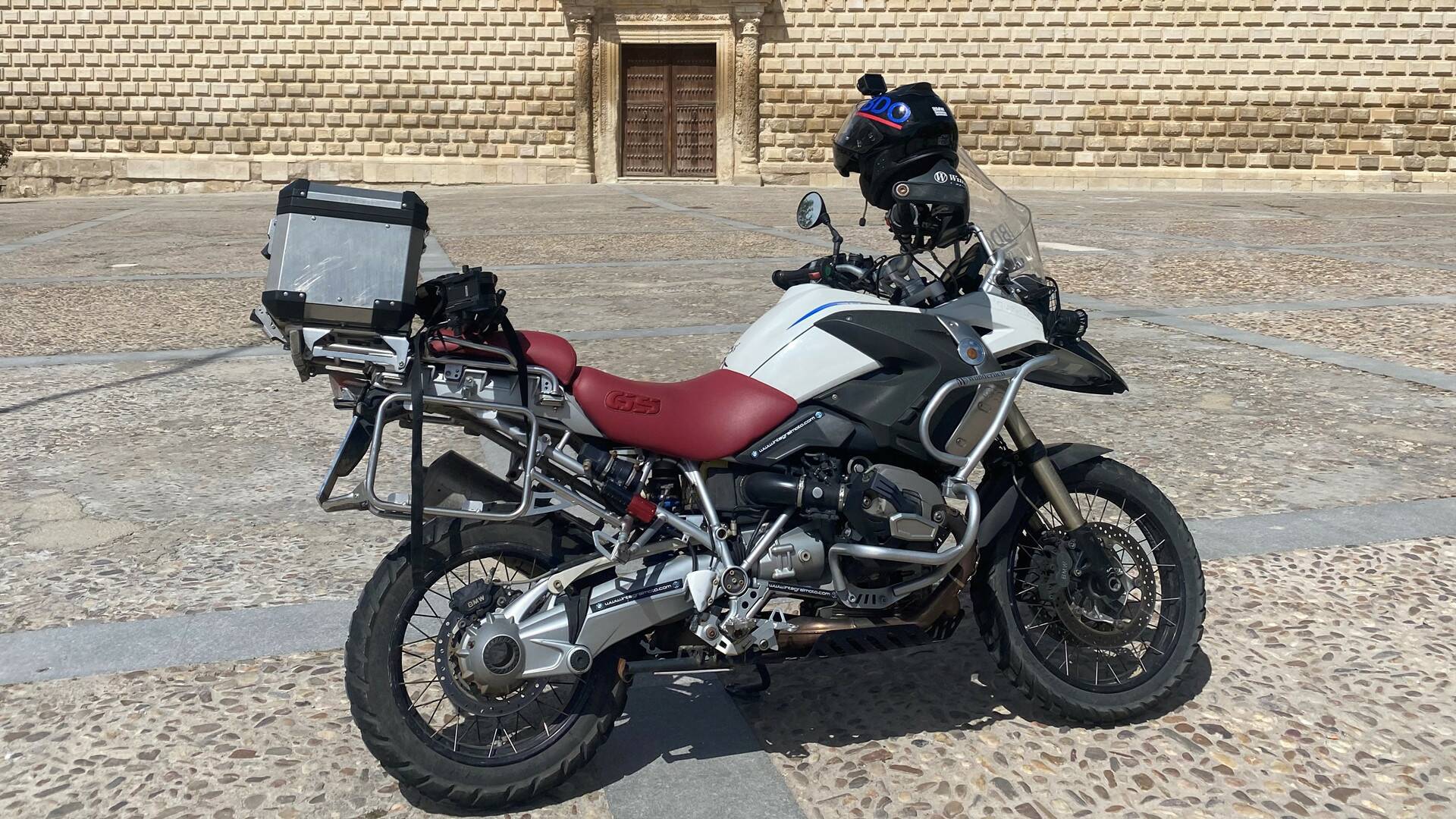 El Nómada de la moto. Miquel Silvestre por España