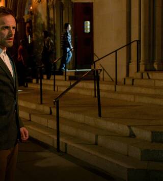 Elementary (T4): Ep.10 Alma mater