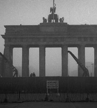 Los cien días: La caída del muro de Berlín (1989)