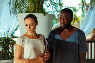 Imagen de Crimen en el paraíso (T2): Ep.3 Muerte en la clínica - 5