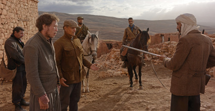 Imagen de Lejos de los hombres - 9