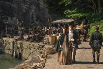 Outlander (T2): Ep.1 A través de un cristal, oscuramente