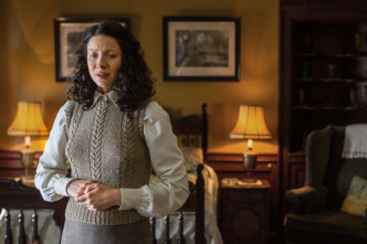 Outlander (T2): Ep.1 A través de un cristal, oscuramente