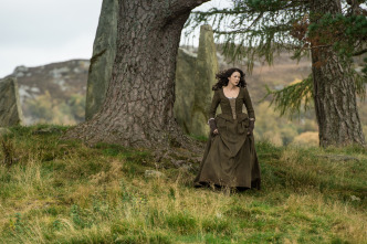 (LSE) - Outlander (T2): Ep.1 (LSE) - A través de un cristal, oscuramente