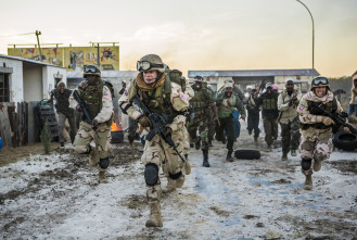 Imagen de Ningún hombre se queda atrás  - 14