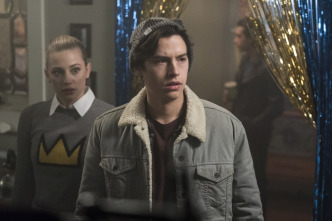 (LSE) - Riverdale (T1): Ep.10 (LSE) - Días sin huella