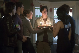 (LSE) - Riverdale (T1): Ep.10 (LSE) - Días sin huella