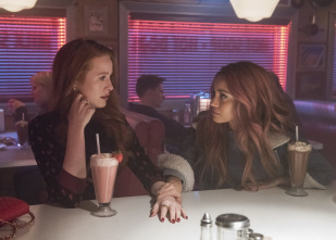 (LSE) - Riverdale (T2): Ep.14 (LSE) - Las colinas tienen ojos