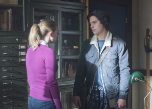 (LSE) - Riverdale (T2): Ep.14 (LSE) - Las colinas tienen ojos