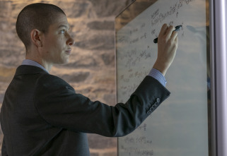 Imagen de (LSE) - Billions (T4): Ep.3 (LSE) - El tío de los pollos - 4