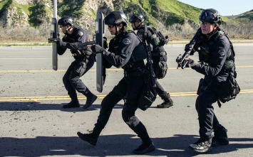 Imagen de S.W.A.T.: Los... (T2): Ep.18 Flujo de dinero - 1