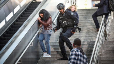 Imagen de S.W.A.T.: Los... (T3): Ep.16 La traición de la pólvora - 1