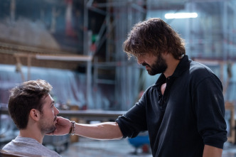 Imagen de (LSE) - Merlí... (T2): Ep.3 (LSE) - La cigüeña - 5