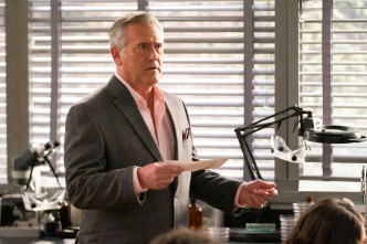 Imagen de A.P. Bio (T4): Ep.4 Toneladas de ruda - 3