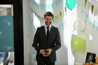 Imagen de Supernormal (T2): Ep.5 La inauguración - 2
