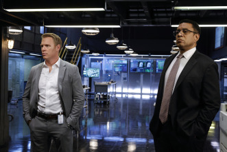 Imagen de The Blacklist (T10): Ep.1 El búho - 4