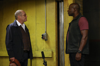 Imagen de The Blacklist (T10): Ep.1 El búho - 5