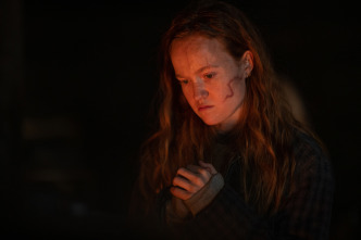 Imagen de Yellowjackets (T2): Ep.7 Entierro - 4