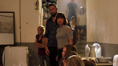 Imagen de Mar de Plástico (T2): Ep.5 Quid pro quo - 4