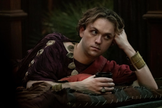 Imagen de (LSE) - Domina (T2): Ep.1 (LSE) - Conspiración - 11