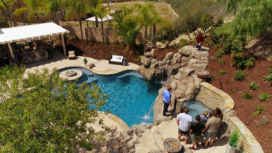 Piscinas de ensueño: Una piscina de vacaciones al lado del lago.