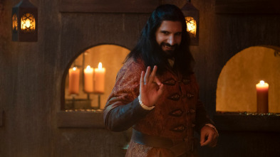 Imagen de Lo que hacemos en... (T5): Ep.3 El desfile del orgullo - 2
