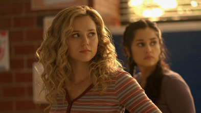 Imagen de Stargirl (T2): Ep.1 Escuela de Verano: Parte 1 - 2