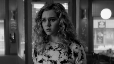 Imagen de Stargirl (T2): Ep.11 Escuela de Verano: Parte 11 - 2