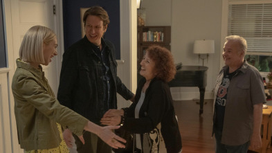 Imagen de Crashing (T3): Ep.5 Los padres - 2