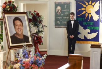 Imagen de (LSE) - El joven... (T7): Ep.13 (LSE) - Funeral - 8