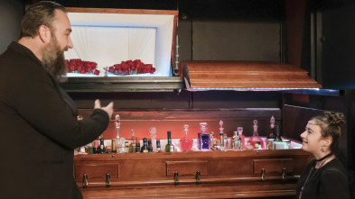 Imagen de We Bought a Funeral...: Ataúdes, espíritus y un la renovación de un sótano espeluznante - 2