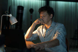 Imagen de Ambición y mentiras (T1): Ep.6  - 5