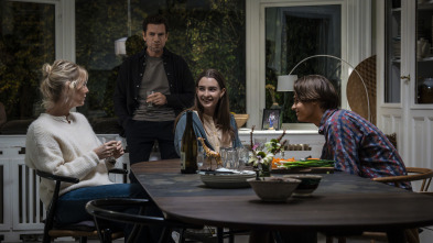 Imagen de Familias como la... (T1): Ep.3 Estad, ángeles, en guardia - 11