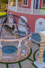 Imagen de Superpiscinas (T2): Castillo a la orilla del mar - 1