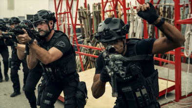 Imagen de S.W.A.T.: Los... (T4): Ep.1 Tres jóvenes de diecisiete años - 5