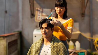 Imagen de A través del armario (T1): Ep.6 Una chica normal - 2