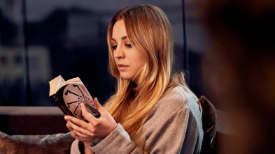 Imagen de The Flight Attendant (T1): Ep.7 Hitchcock doble - 2