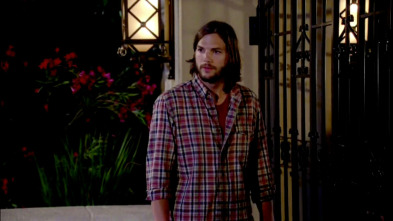 Two and a Half Men (T9): Ep.2 Gente a la que le gustan las mirillas