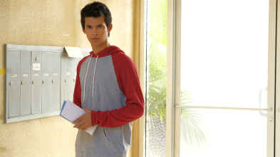 Imagen de Cobra Kai (T1): Ep.1 Degenerado primero - 3