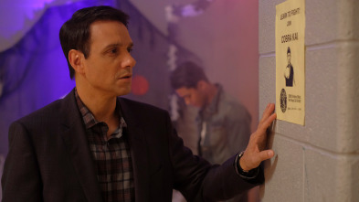 Imagen de Cobra Kai (T1): Ep.3 Esqueleto - 5