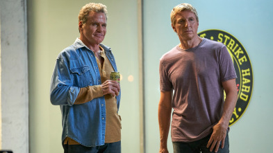 Imagen de Cobra Kai (T2): Ep.2 De vuelta al negro - 2