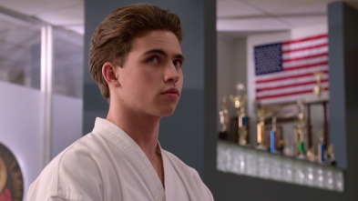 Imagen de Cobra Kai (T4): Ep.3 Luego aprender volar - 4