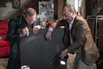 Imagen de Deudas (T1): Ep.13 El segundo entierro de Don Emilio - 4
