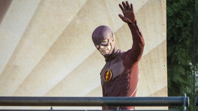 Imagen de The Flash (T2): Ep.1 El hombre que salvó Central City - 2