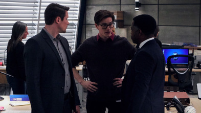 Imagen de Hudson y Rex (T1): Ep.9 El espectáculo del luto - 2
